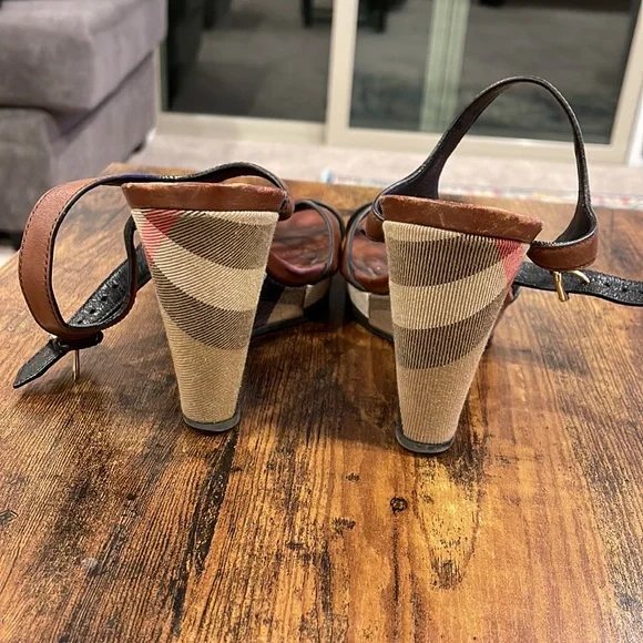 SOLD Burberry Brown Leather Wedges Platform Strappy 4” sandals / 9 US / 39 EU - Picture 5 of 12